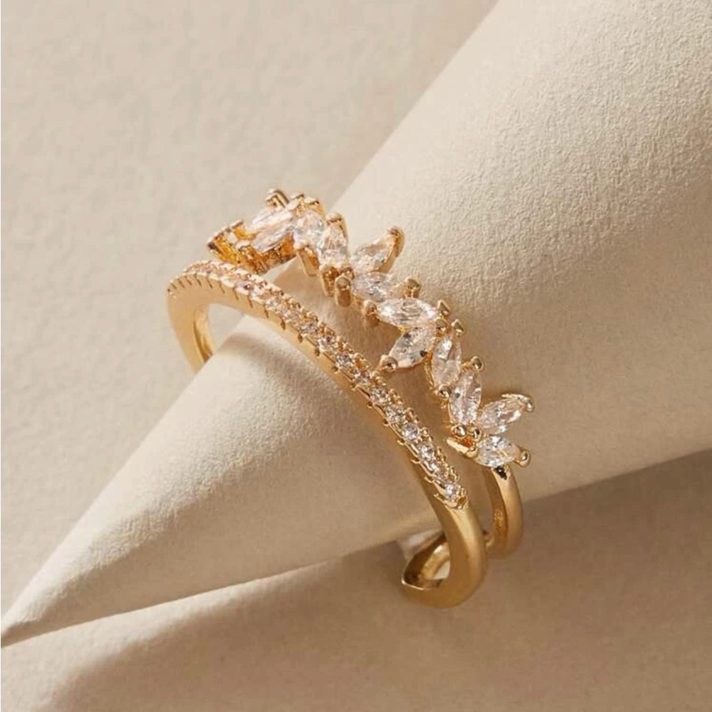 Yellow gold rhinestone ring